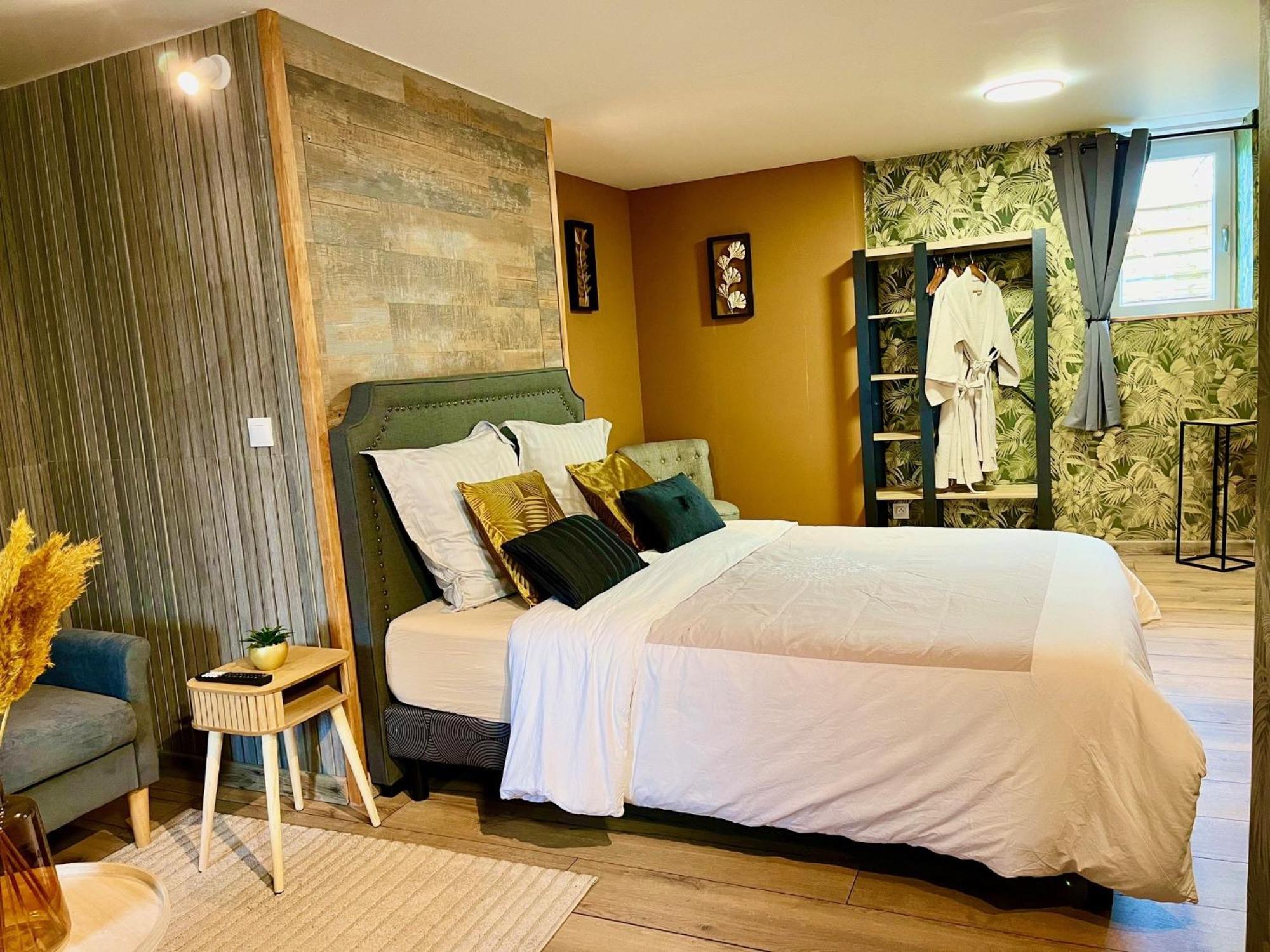 Le Manoir Des Haies Spa Les Champs-Geraux Экстерьер фото